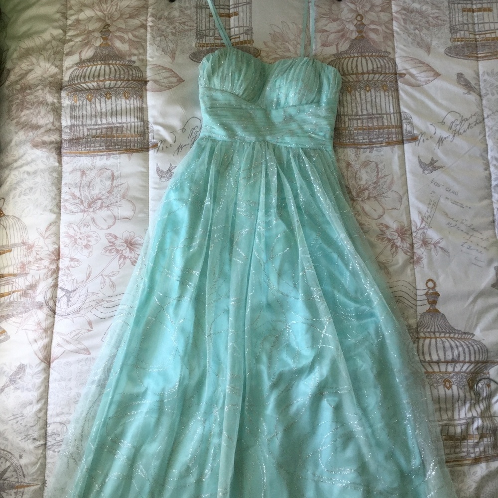 Prom or formal wear dress